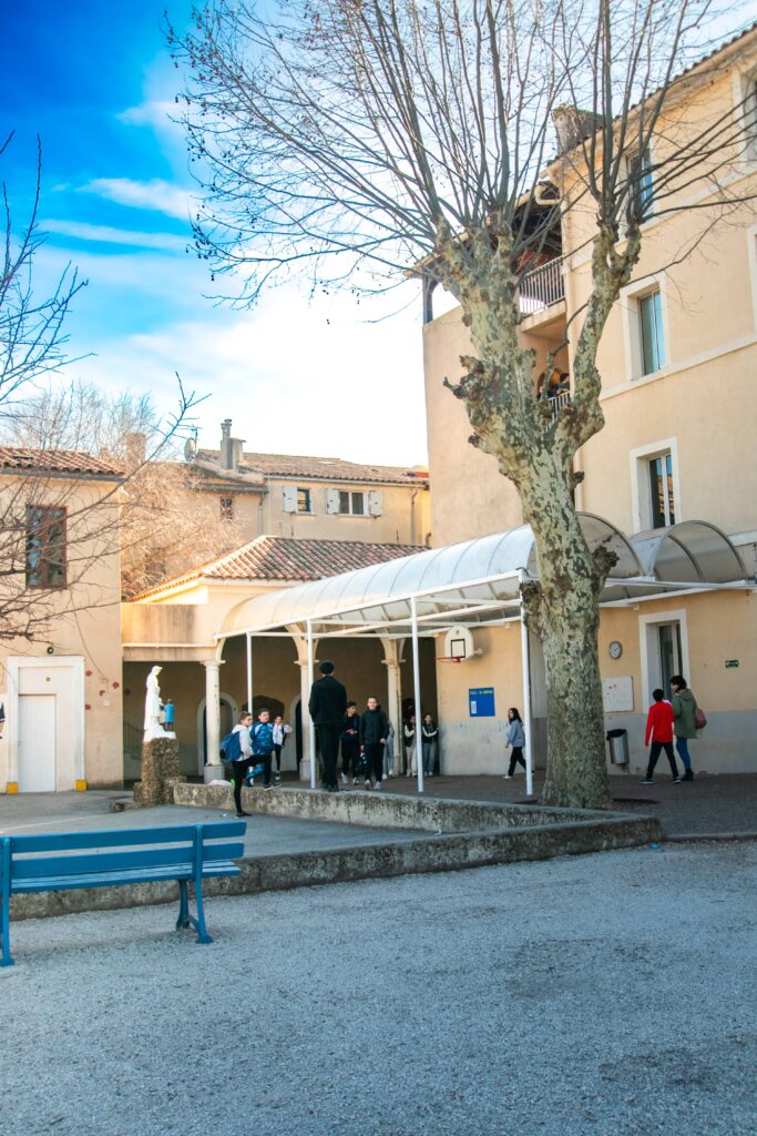 Photo de la cour de l'institution Sainte Marthe