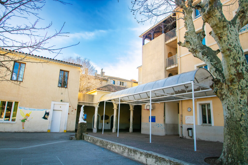 Photo de la cour de l'institution Sainte Marthe