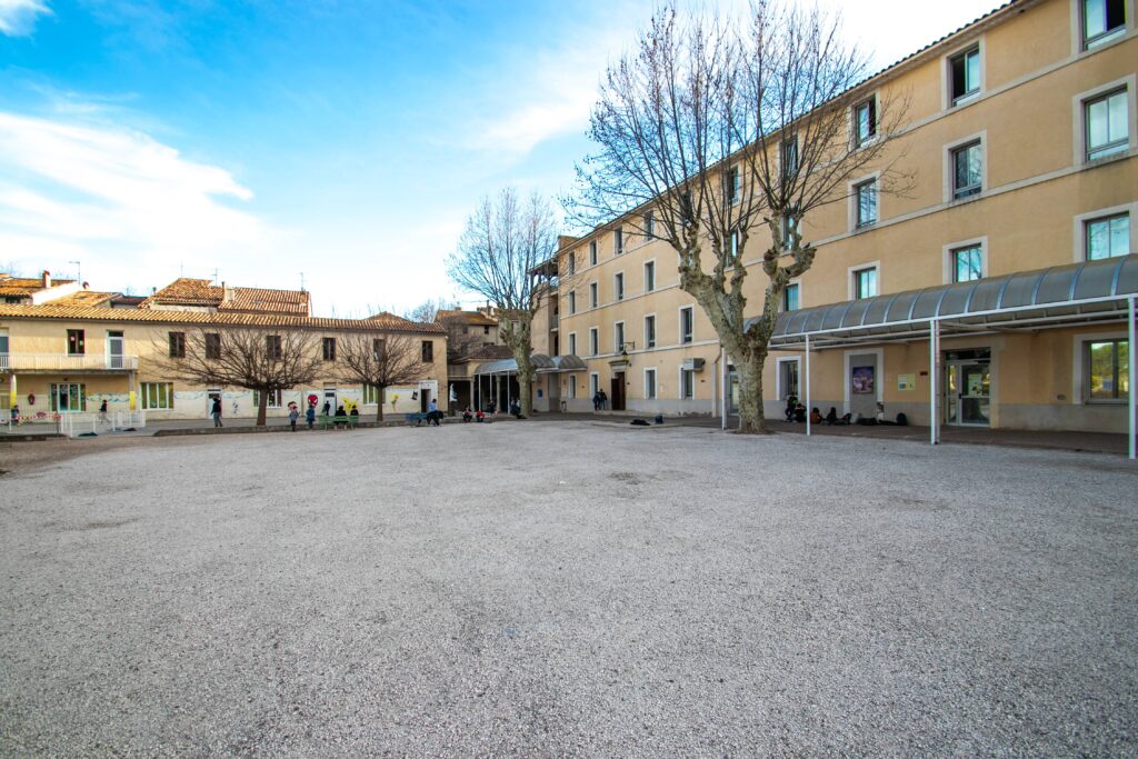 Cour de l'institution Sainte Marthe de l'institution sainte marthe notre dame un établissement privé catholique dans le var